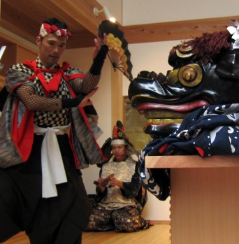 木組みの家「高円寺の家」食事室で火伏せの舞