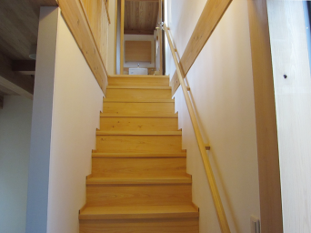 木組みの家「高円寺の家」階段