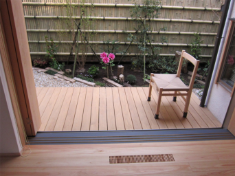 木組みの家「高円寺の家」居間デッキ