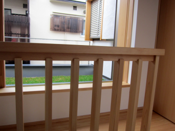 木組みの家「高円寺の家」階段手摺仕掛け1