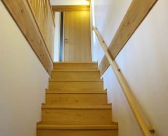 木組みの家「高円寺の家」階段手摺仕掛け3