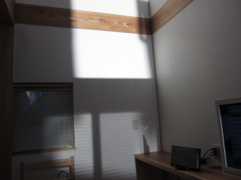 木組みの家「高円寺の家」食事室の漆喰壁