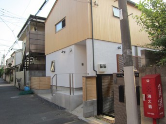 木組みの家「高円寺の家」道路からみた外観