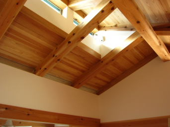 木組みの家「高円寺の家」寝室の屋根裏の様子