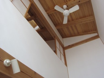 140403「木組の家に住んで」吹抜とファン