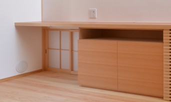 「木組みの家に住んで」地窓から温度差換気